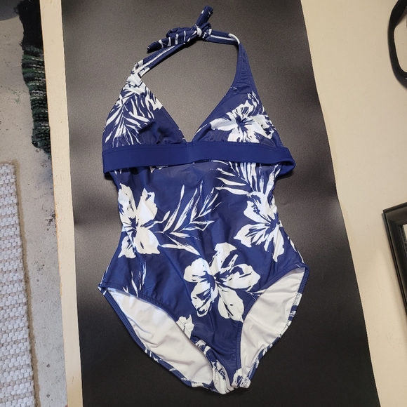 Slimming Halter One-Piece - Picture 6 of 14